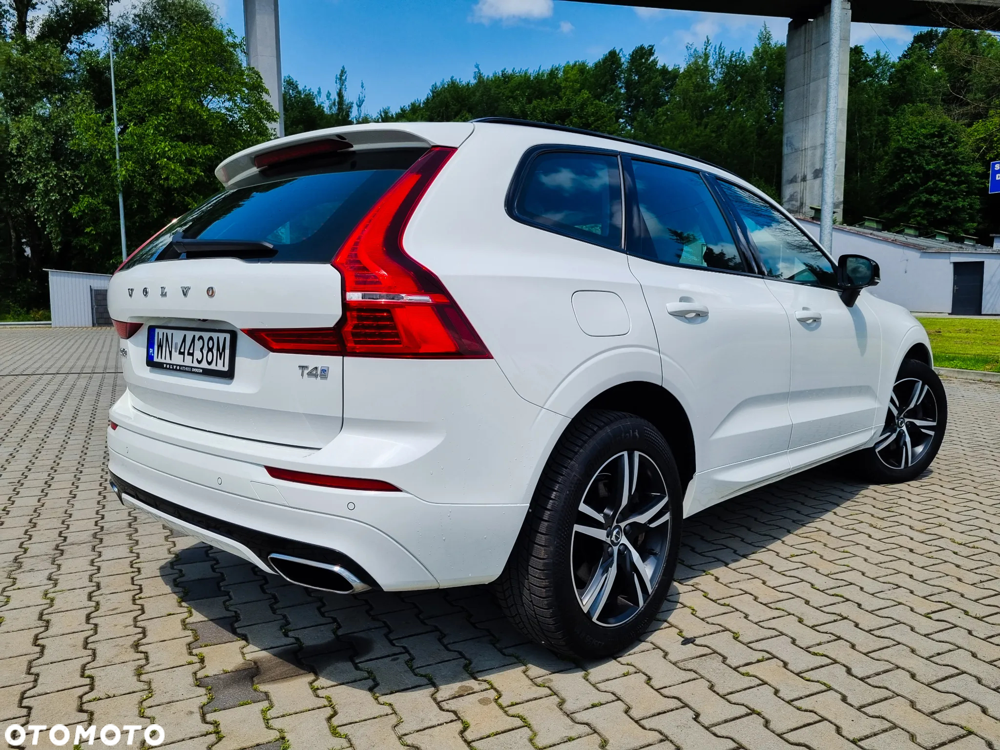 Volvo XC 60 T4 R-Design - 4
