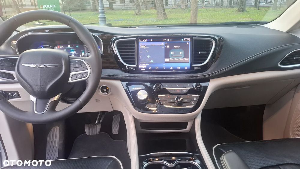 Chrysler Pacifica - 29