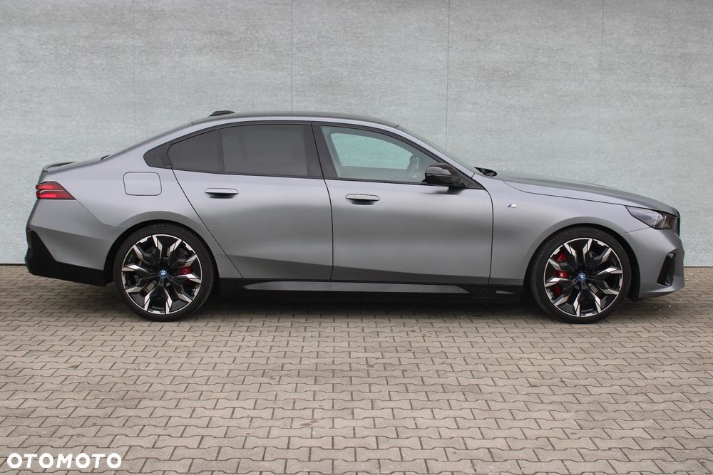 BMW Seria 5 550e xDrive PHEV M Sport - 5