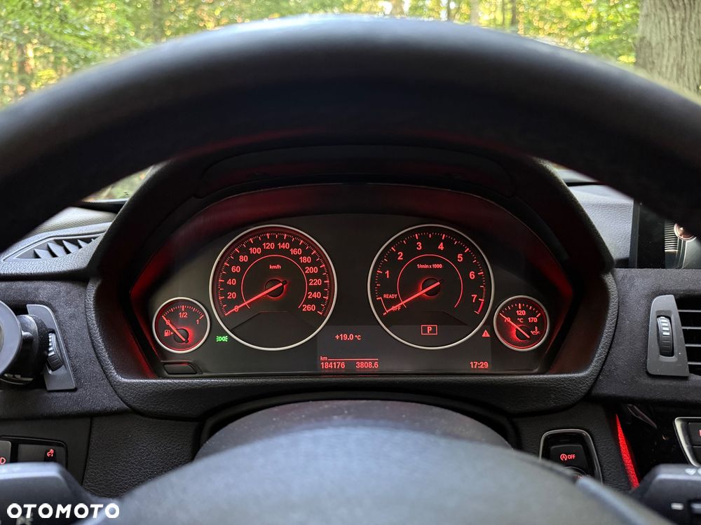 BMW Seria 3 320i Edition Luxury Line Purity - 30