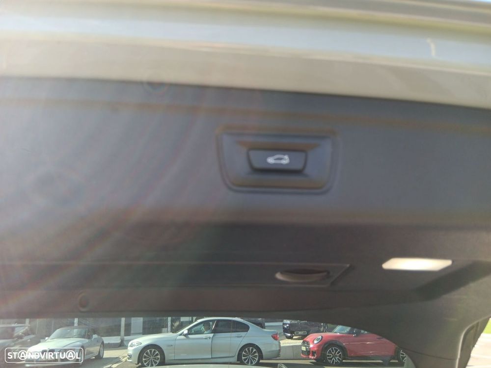 BMW 320 d Touring Pack Desportivo M Auto - 22