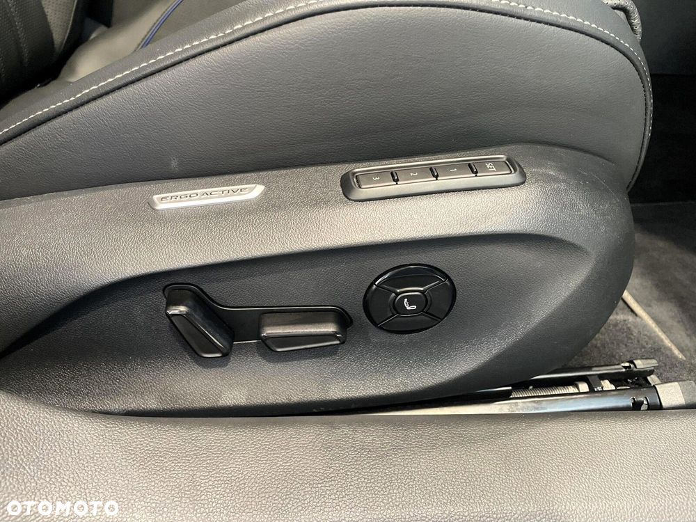 Volkswagen Passat - 13