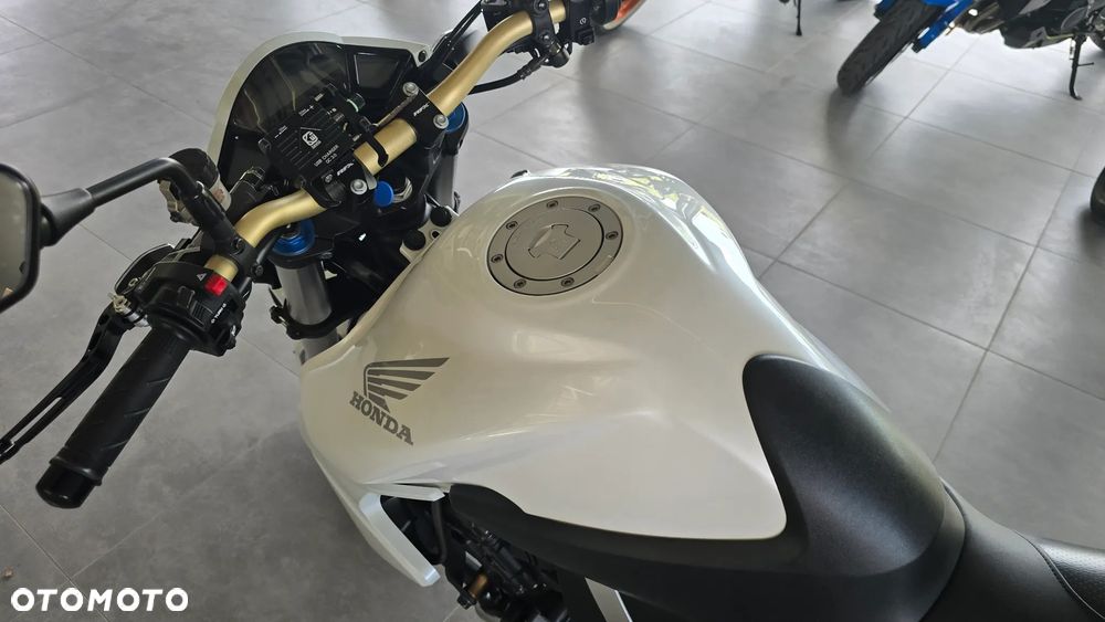 Honda CB - 12