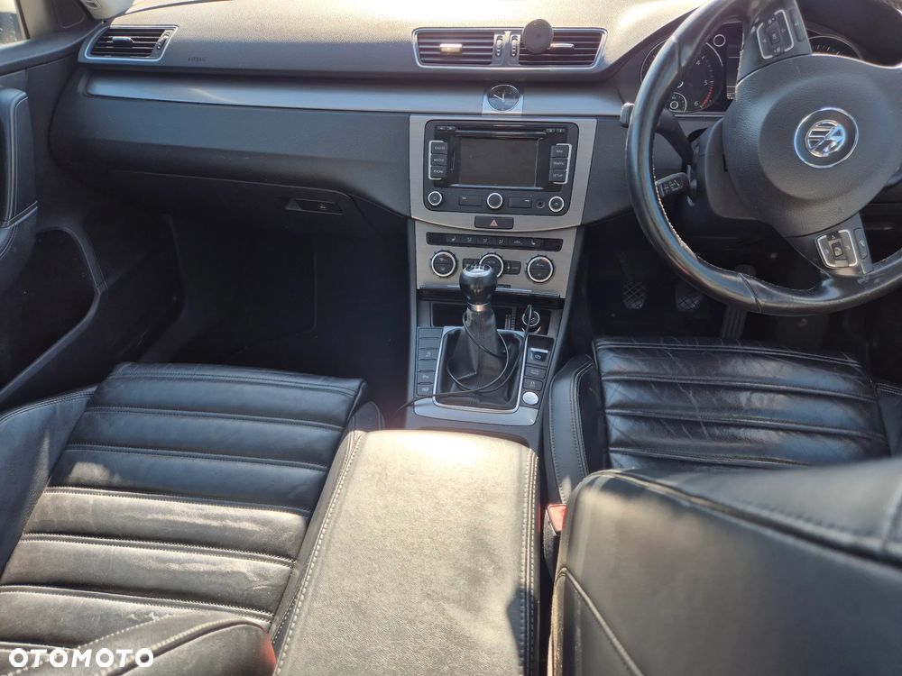 Volkswagen Passat - 28