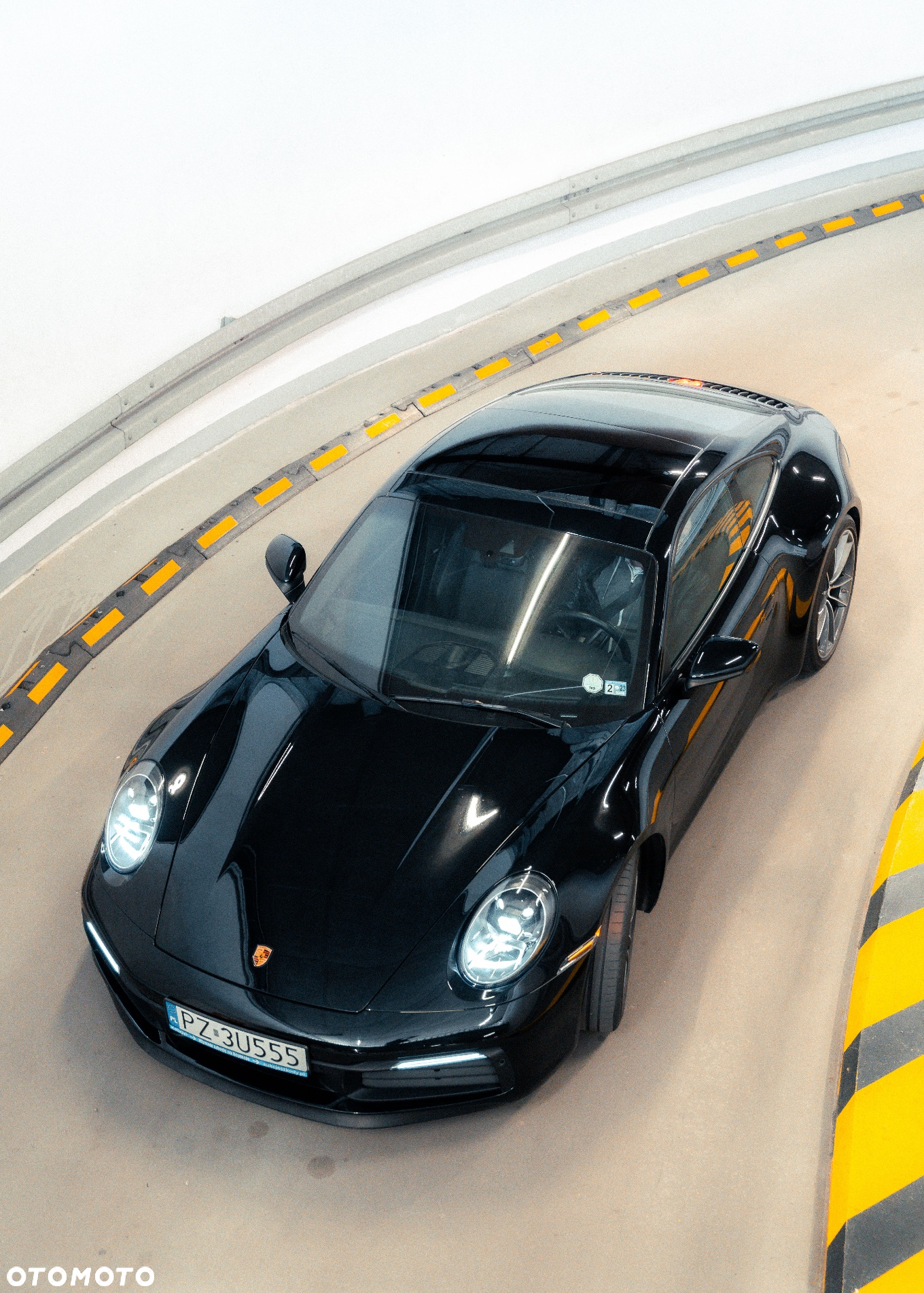 Porsche 911 Carrera - 2