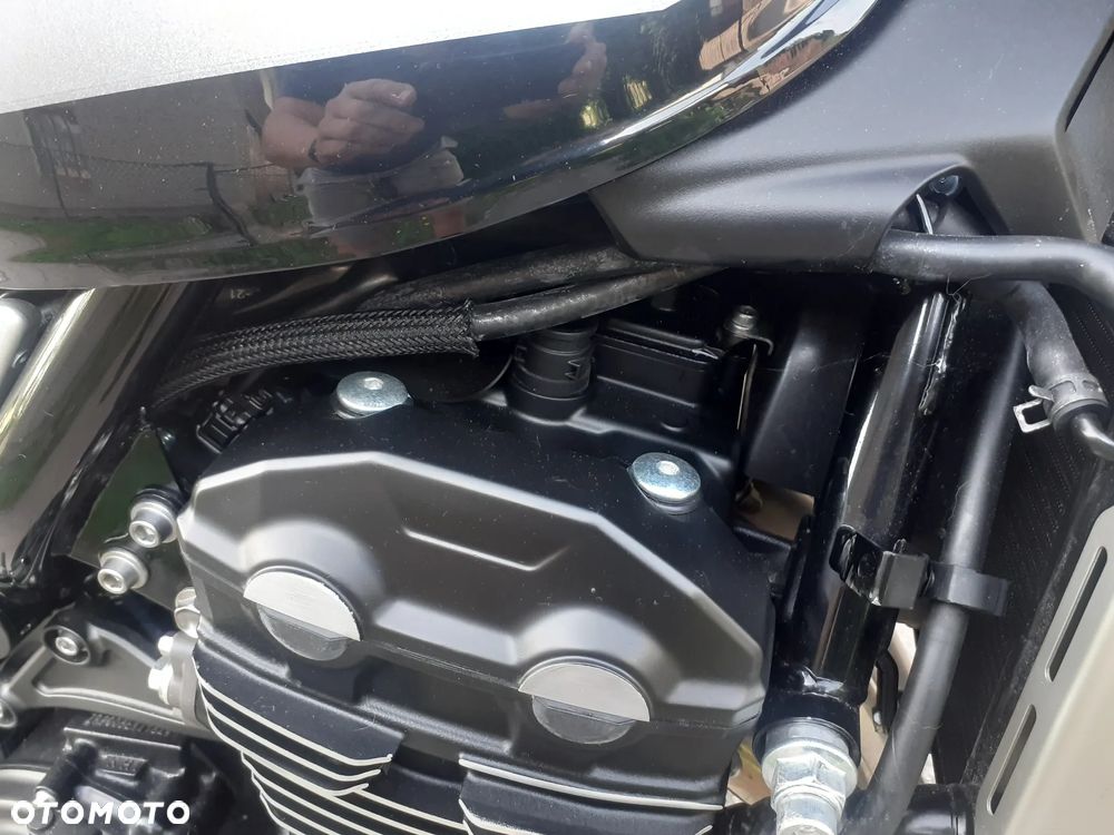 Kawasaki Z 900 RS - 21