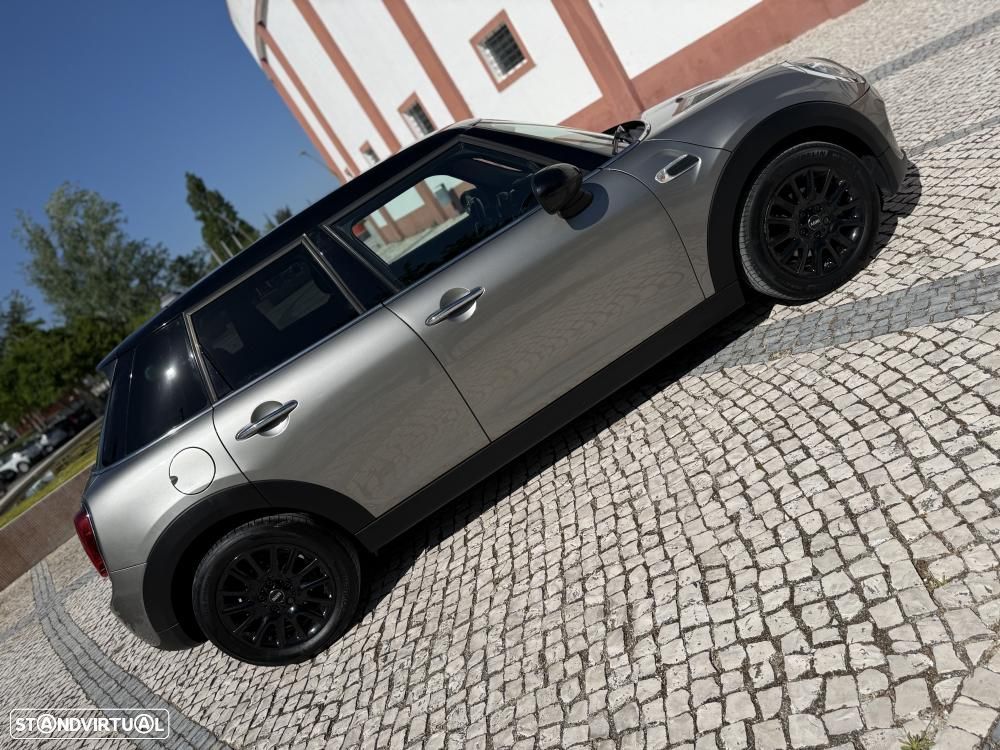 MINI 5 Portas Cooper D Auto - 11