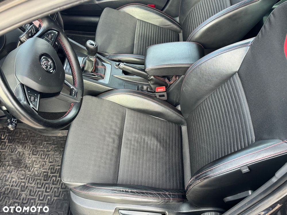 Skoda Octavia 2.0 TDI RS - 11