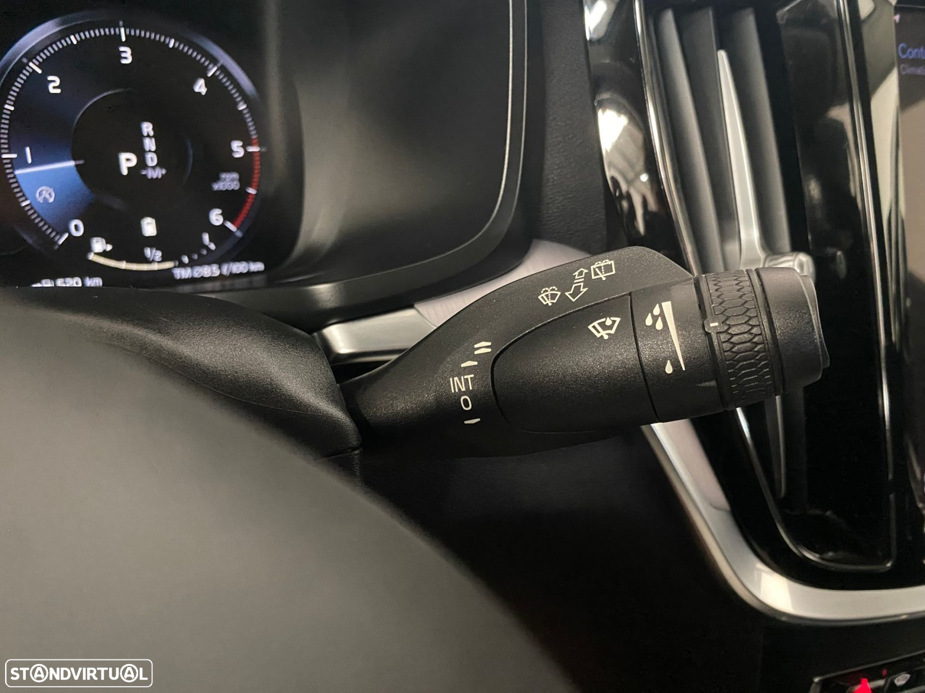 Volvo V60 2.0 B4 Momentum Geartronic - 20