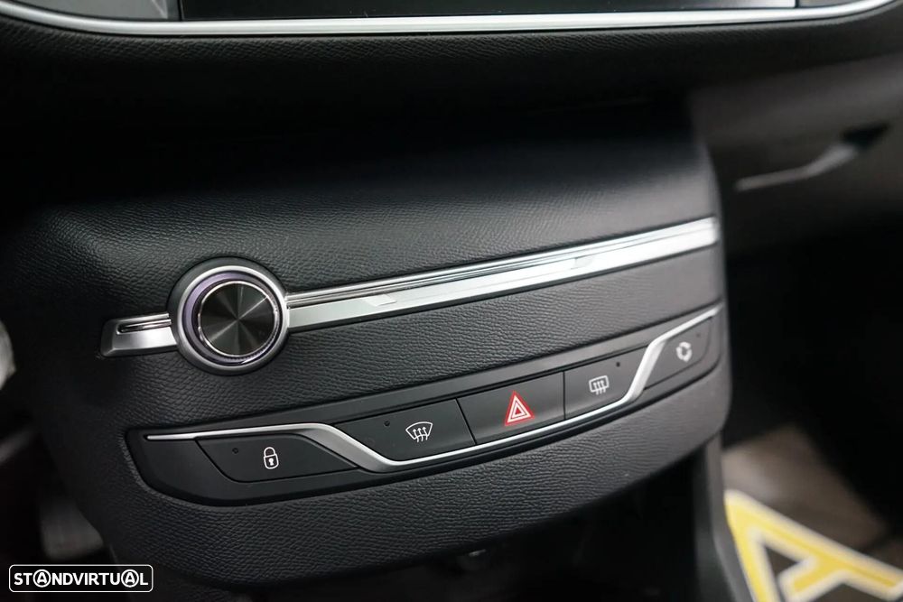 Peugeot 308 1.2 PureTech Allure Pack - 28