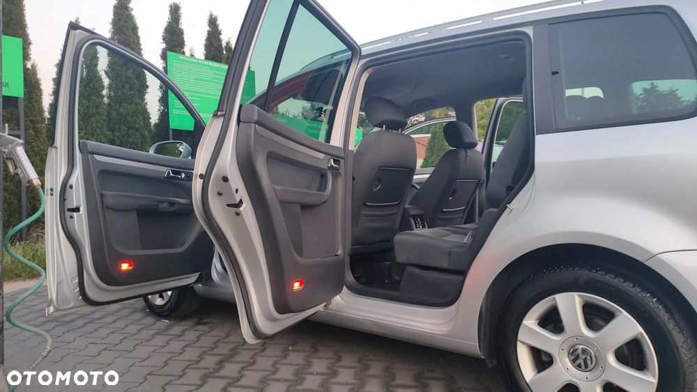 Volkswagen Touran - 13