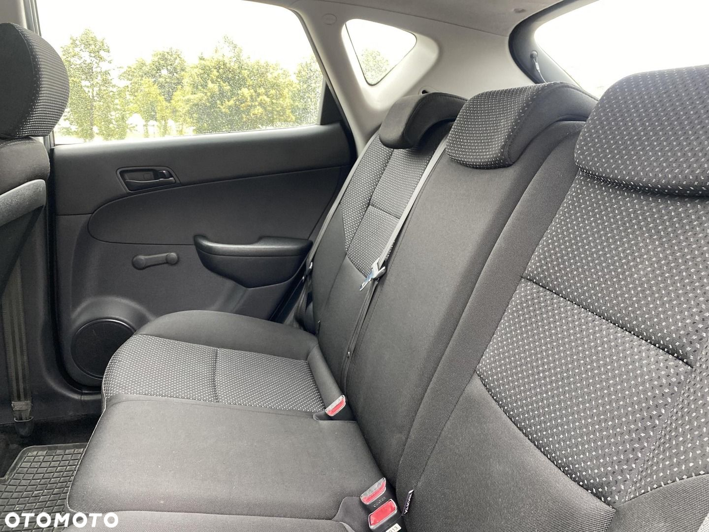 Hyundai i30 1.4 Base + - 14