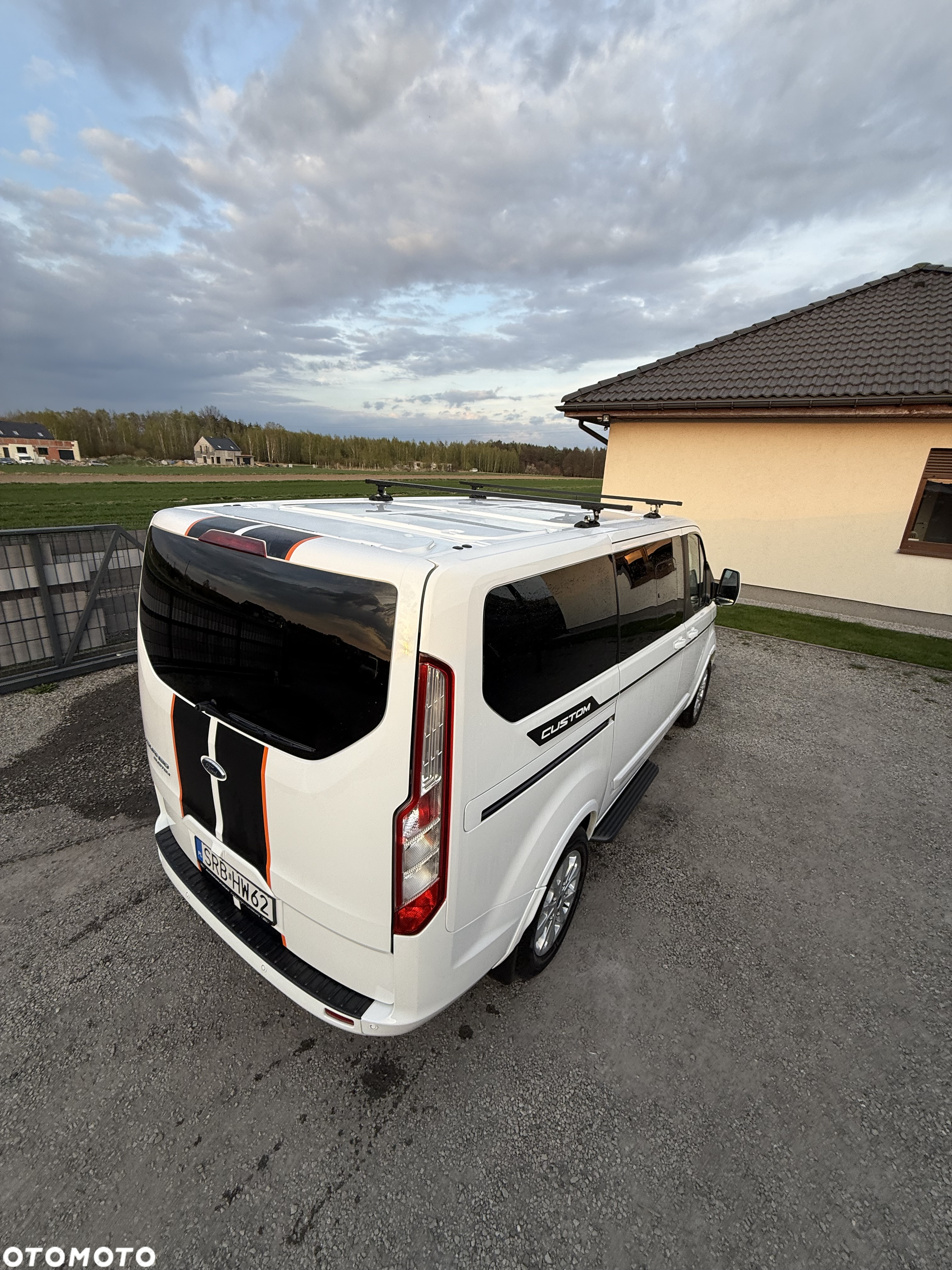 Ford Tourneo Custom - 13