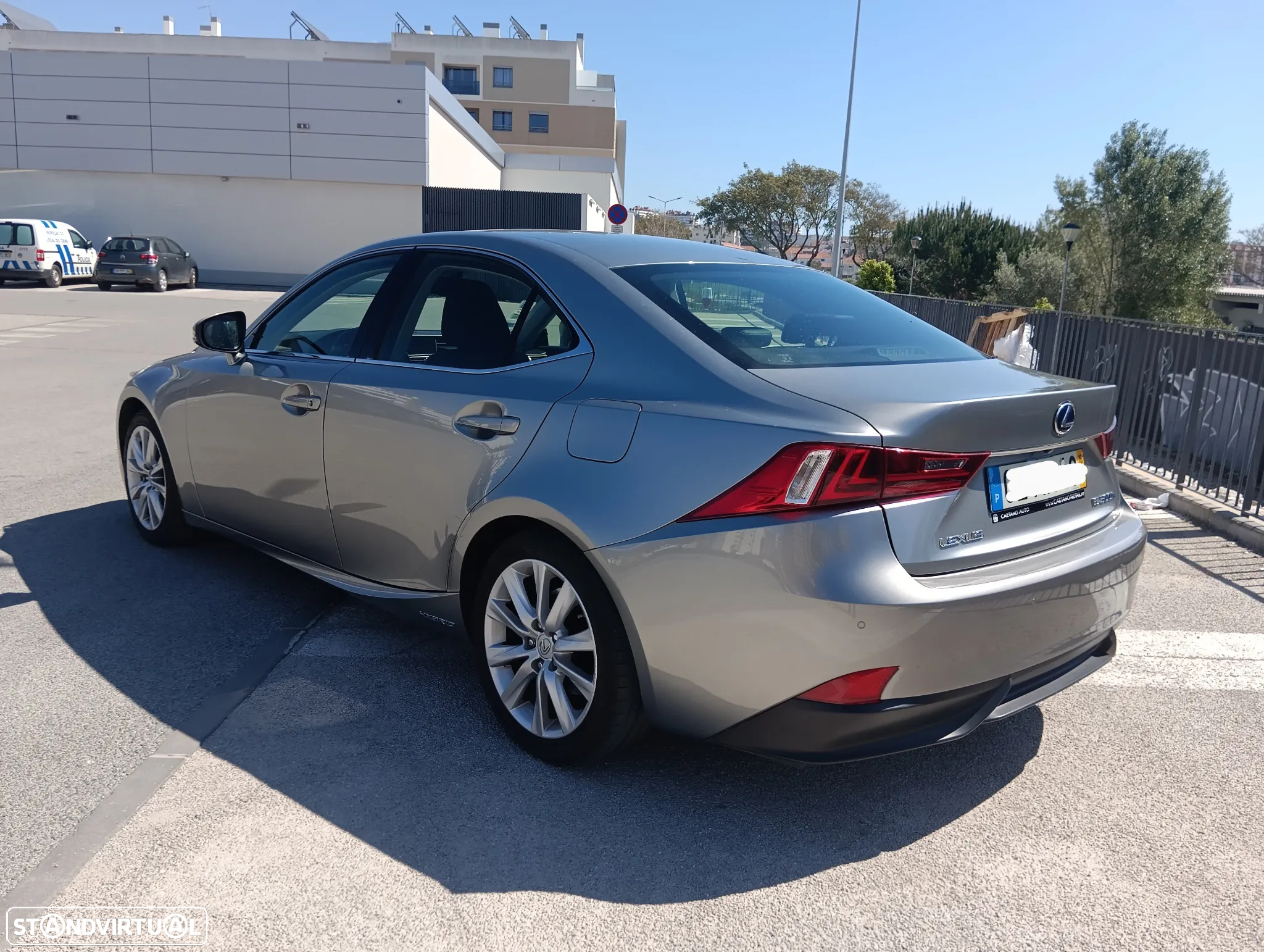 Lexus IS 300H Executive+ - 14