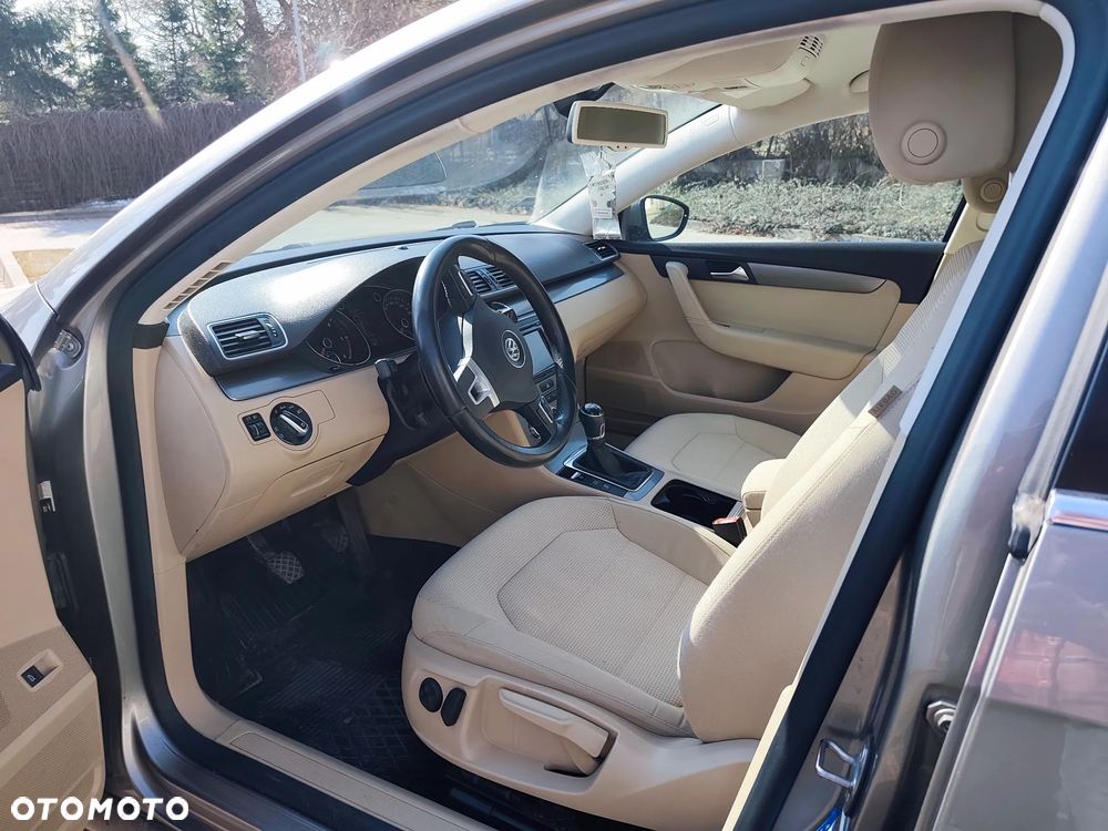 Volkswagen Passat 1.6 TDI BlueMotion Technology Comfortline - 8