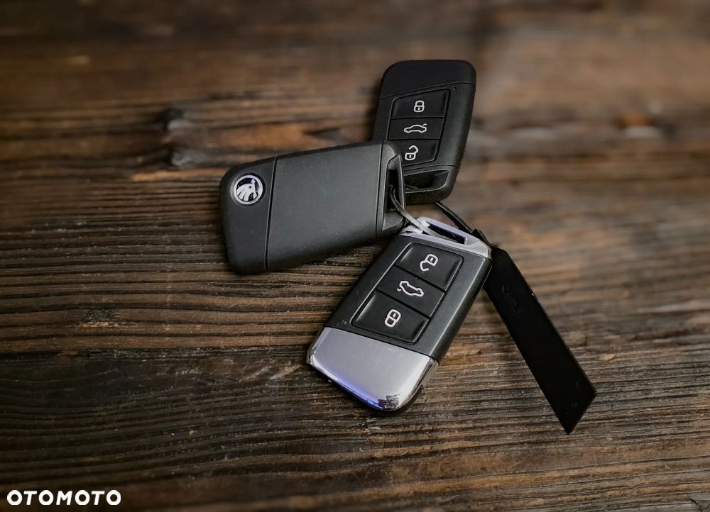 Skoda Superb 2.0 TDI DSG L&K - 25