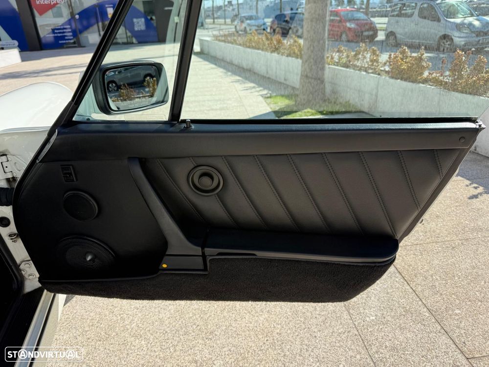 Porsche 911 (964) Cabriolet 3.6 Carrera 2 - 18