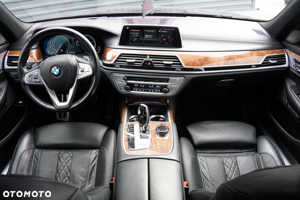 BMW Seria 7 750Li xDrive - 26