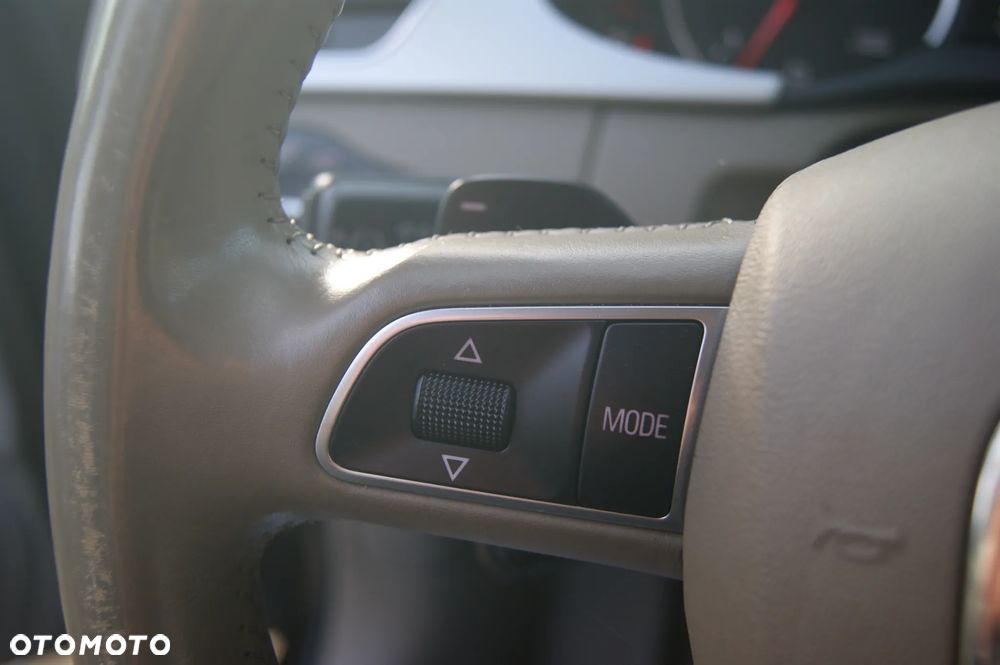 Audi A4 Avant 3.0 TDI DPF quattro S tronic Ambiente - 25