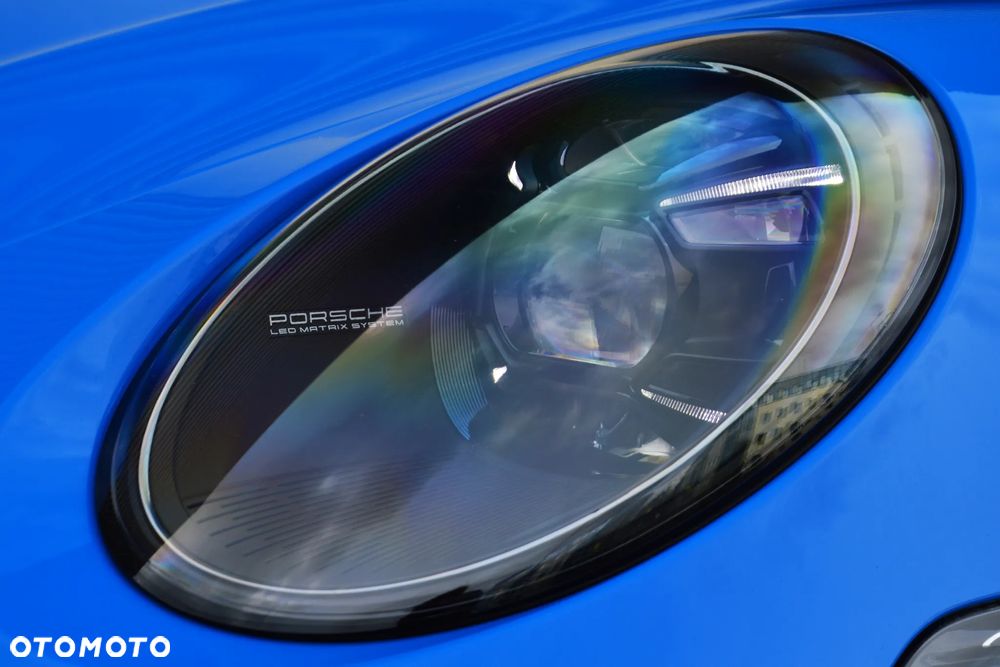 Porsche 911 Carrera 4 GTS - 10