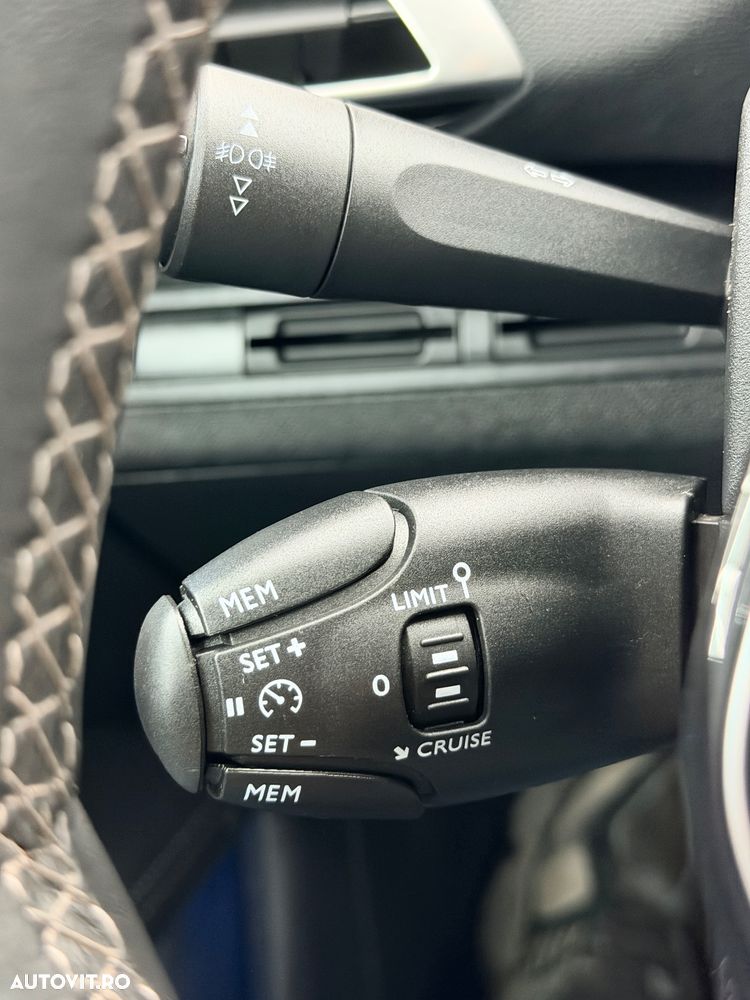 Peugeot 3008 PureTech 130 Stop & Start Allure - 32