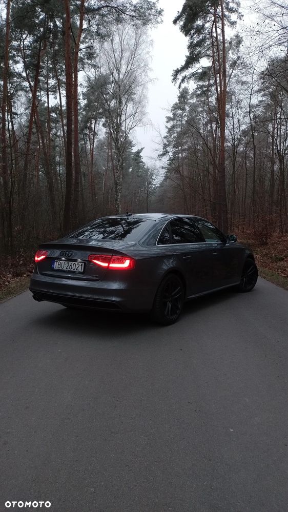 Audi A4 Limousine 2.0 TFSI quattro S tronic S line Sportpaket - 2