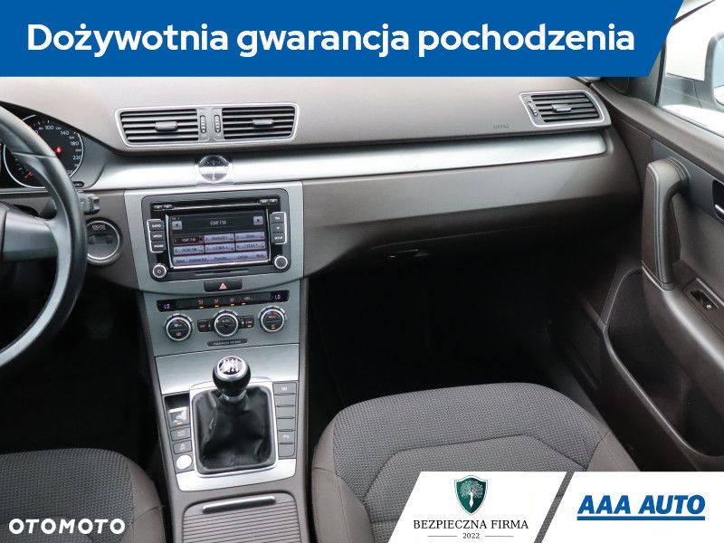 Volkswagen Passat - 10