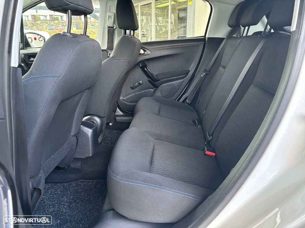 Peugeot 208 1.2 PureTech Signature - 8