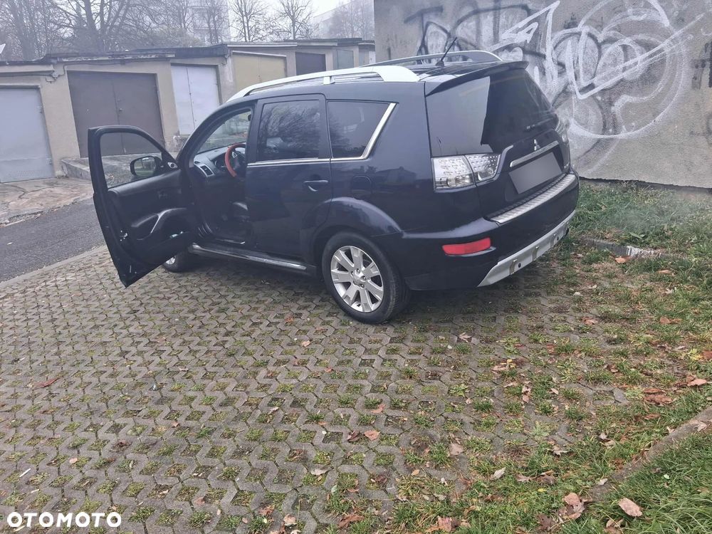 Mitsubishi Outlander - 3