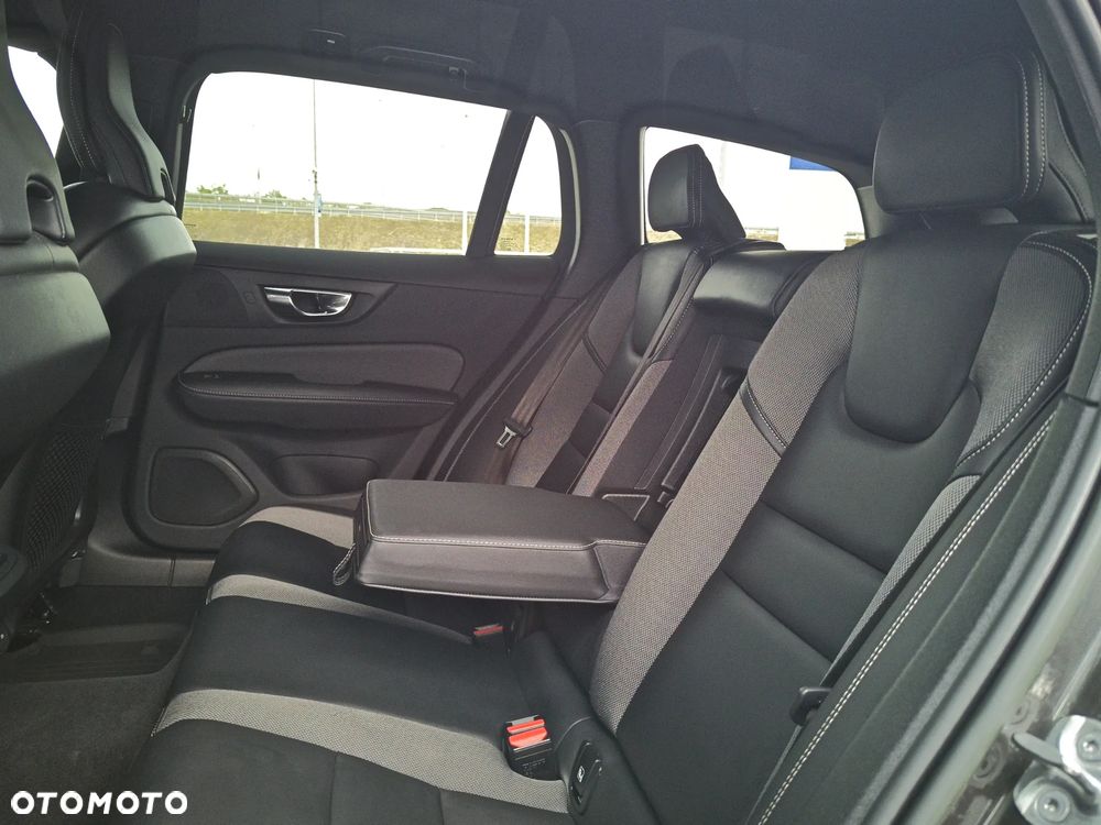 Volvo V60 B4 D Plus Dark - 17