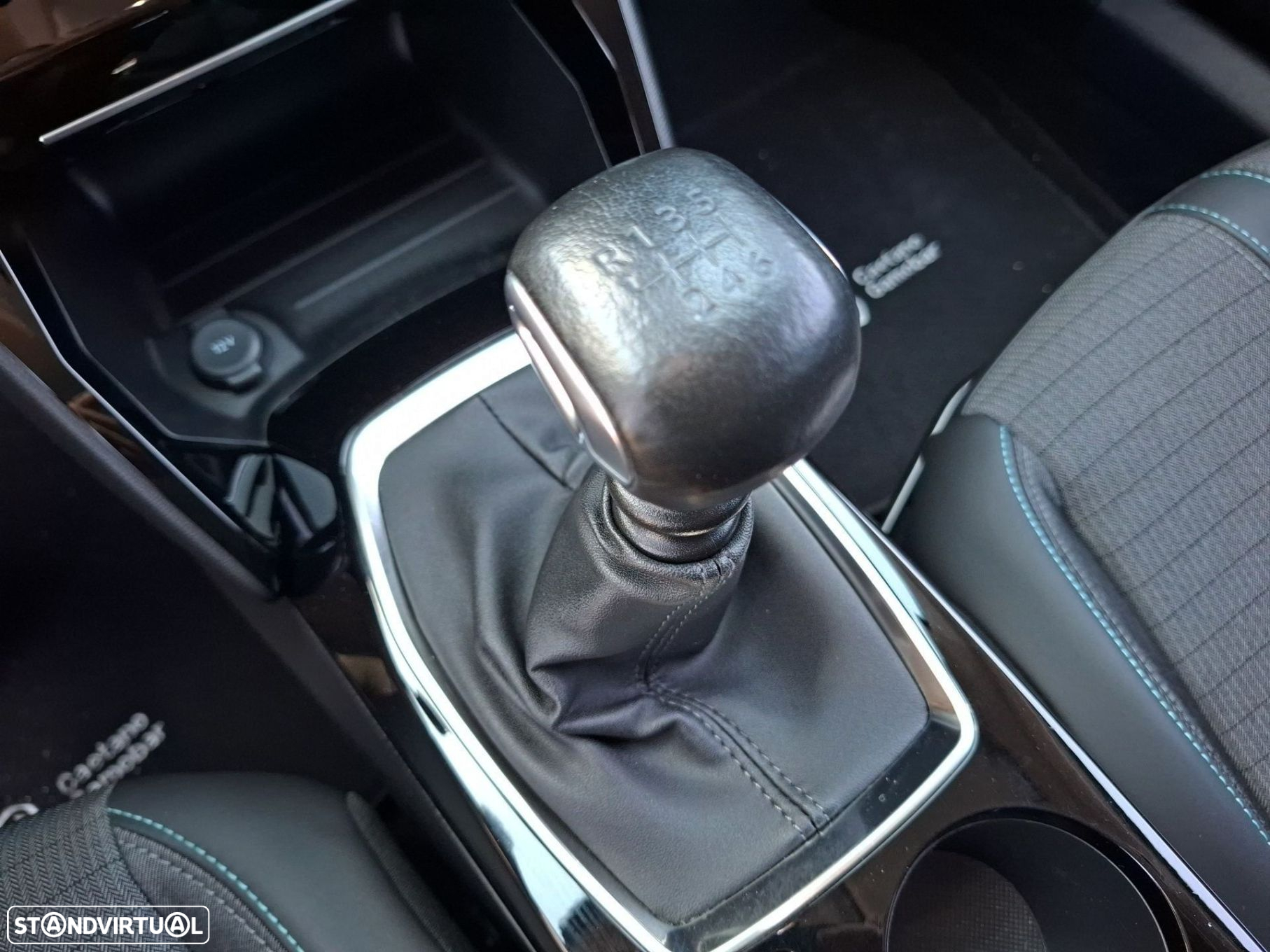 Peugeot 2008 1.2 PureTech Allure - 19