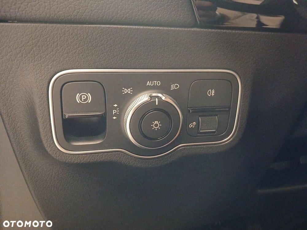 Mercedes-Benz GLA 180 d - 26