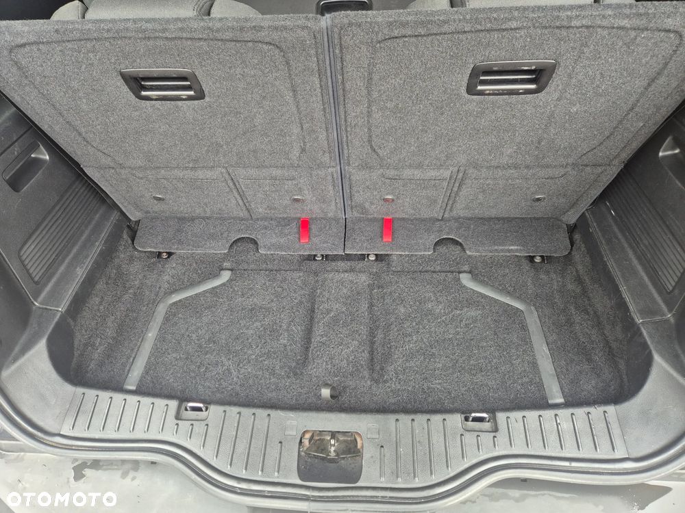 Ford S-Max - 11