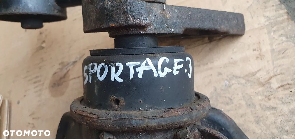 Łapa poduszka silnika Kia Sportage III 2.0 CRDI - 7