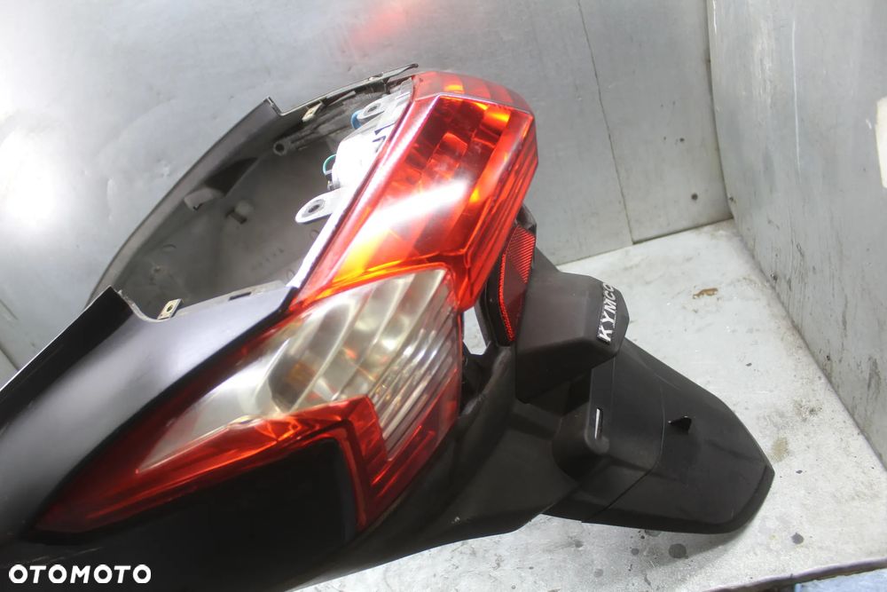 Kymco Downtown Dinkstreet 125  bok boczek ogon lampa tył - 6