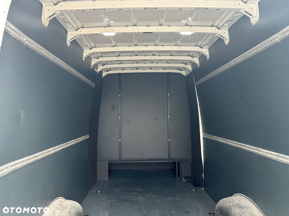 Volkswagen CRAFTER Maxi L3H2  2.0 TDI 180ps,7-osobowa brygadówka - 26