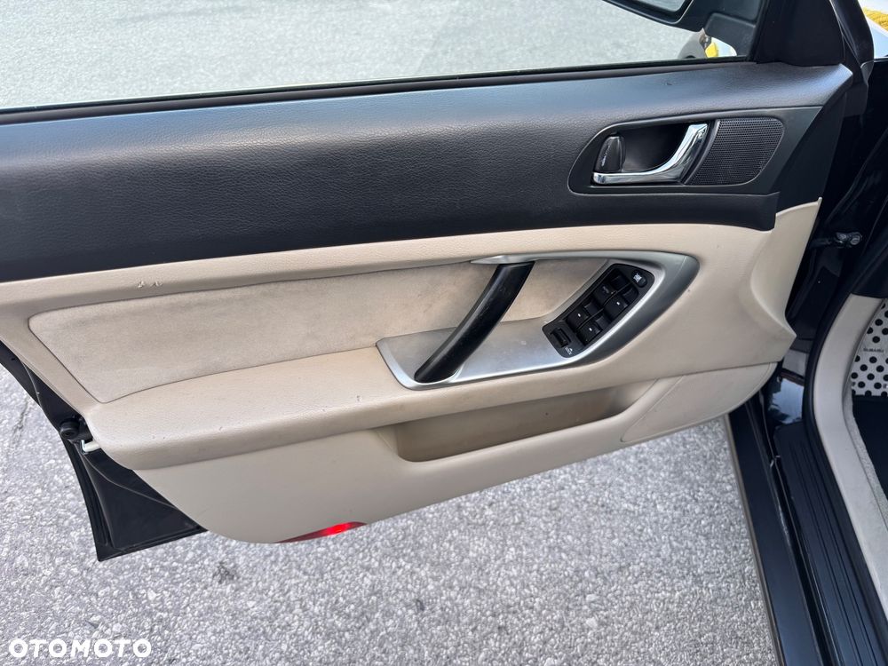 Subaru Outback 2.5RC NAV - 14