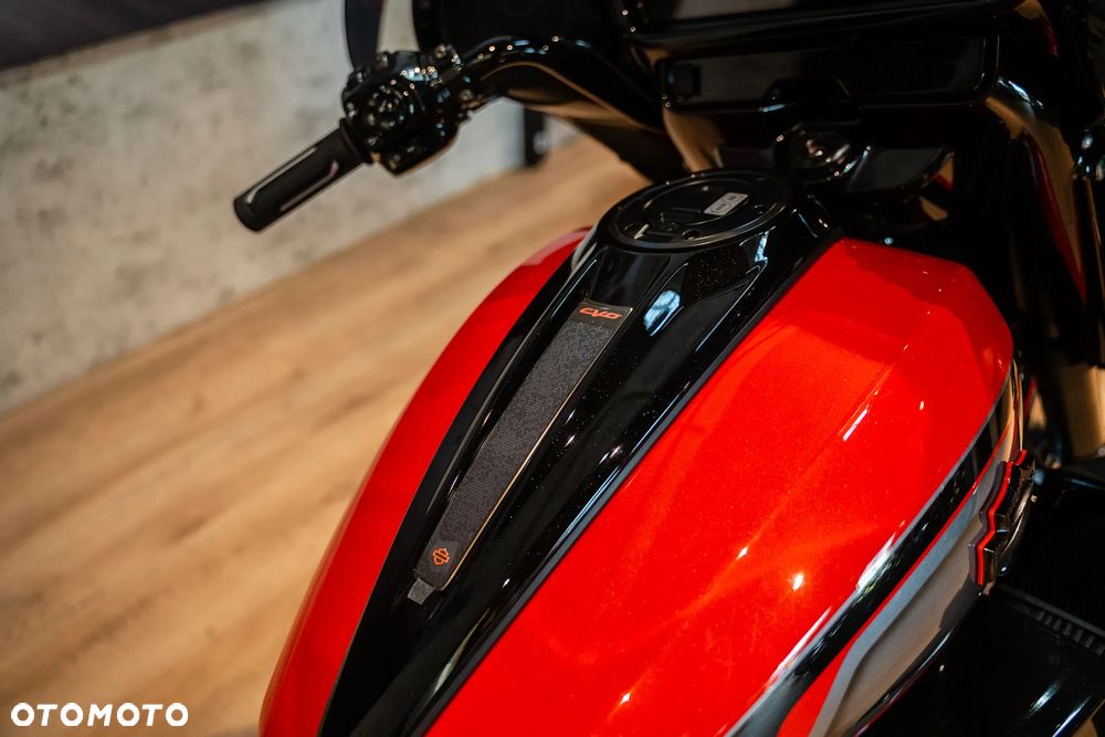 Harley-Davidson CVO Street Glide - 23