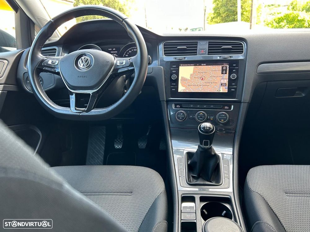 VW Golf Variant 1.6 TDi Confortline - 26