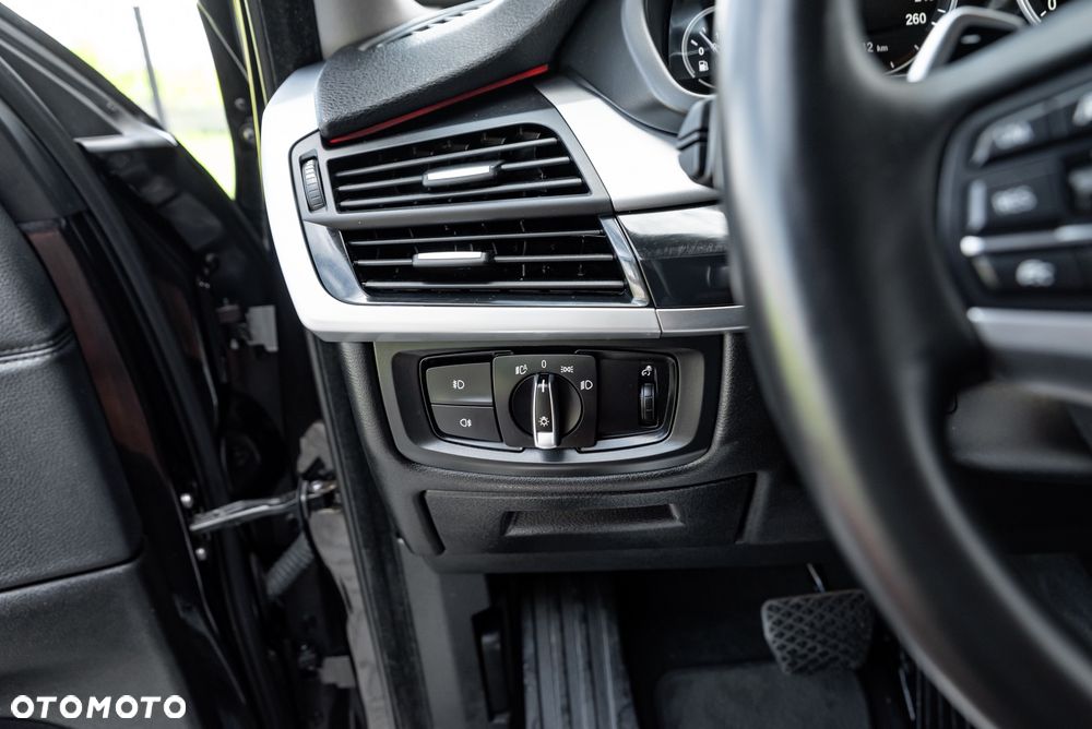 BMW X5 xDrive25d - 28