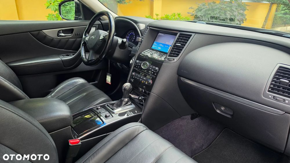 Infiniti QX70 - 23
