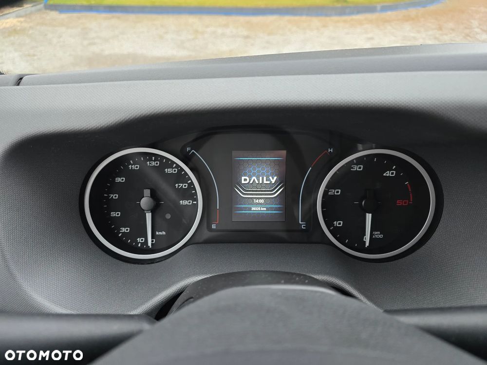 Iveco DAILY DAILY 35C18 / 50C18 HI-MATIC 9PALET 4,50cm Długi 850Kg ŁADOWNOŚĆ SALON PL 39 Tyś km STAN NOWY NOWY NOWY NA GWARANCJI TEMPOMAT FOTEL PNEŁMATYCZNY KLIMATYZACJA AUTOMATYCZNA LEDY BLOKADA MOSTU HAK FABRYCZNY - 4