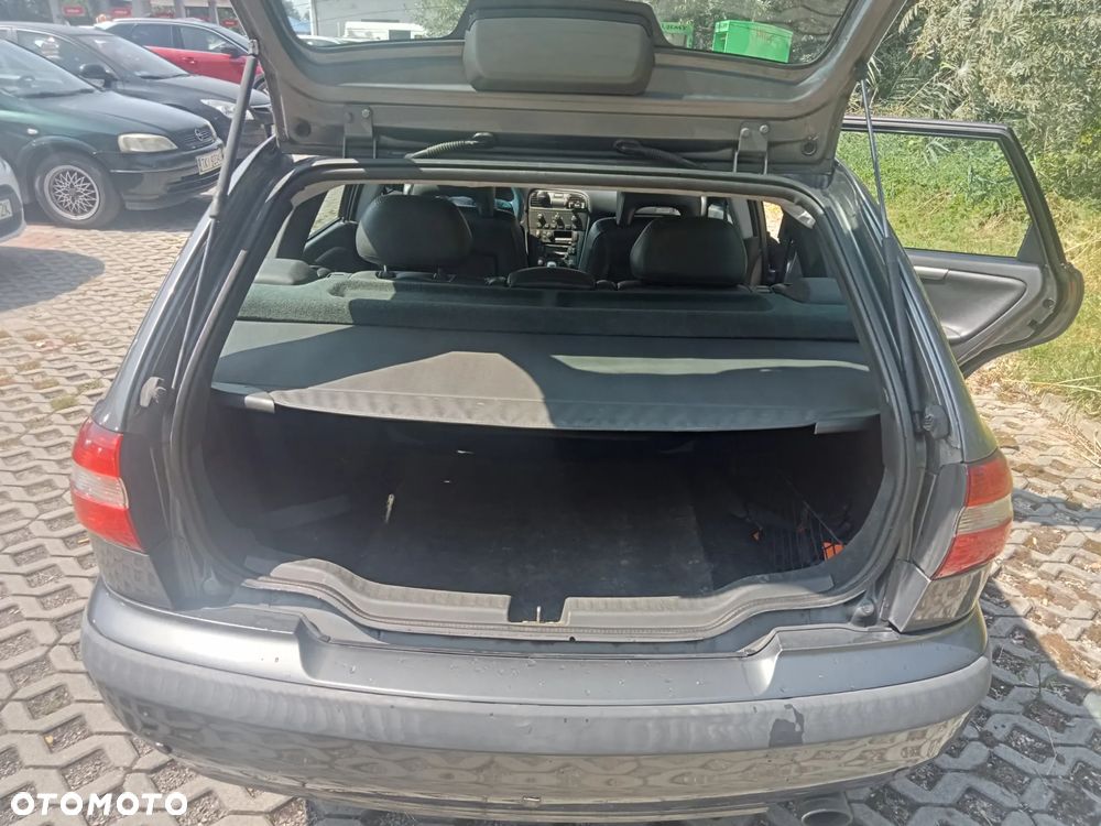 Volvo V40 1.8 Elegance - 9