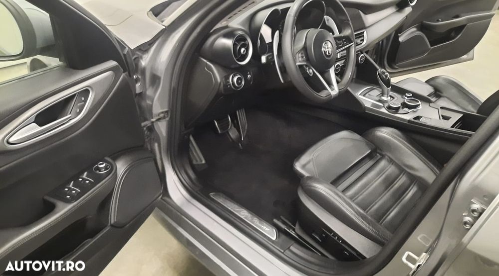 Alfa Romeo Giulia 2.2 AT8-Q4 Veloce - 10