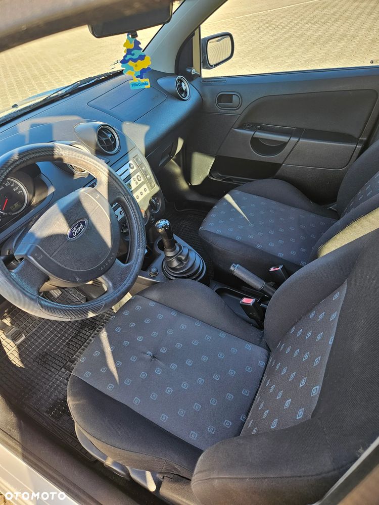 Ford Fiesta 1.4 Ambiente - 8