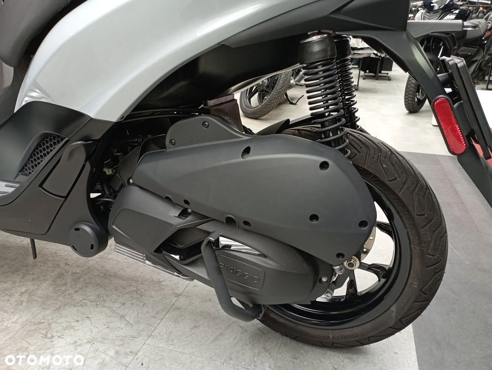 Piaggio MP-3 - 17