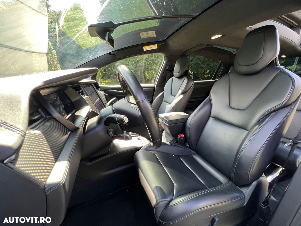 Tesla Model X - 10