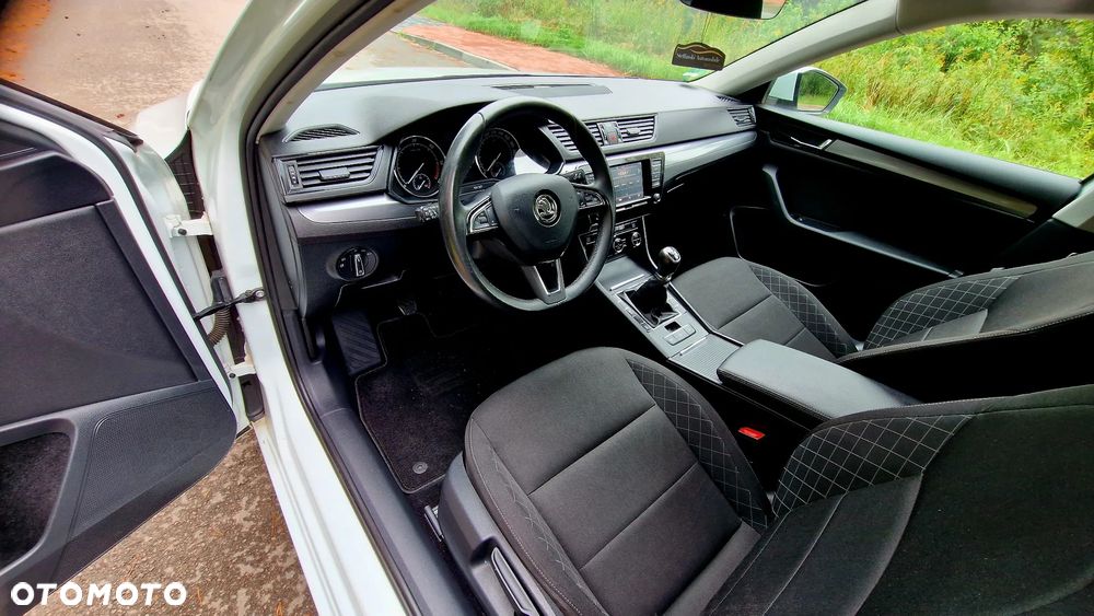Skoda Superb 2.0 TDI Premium Edition - 23