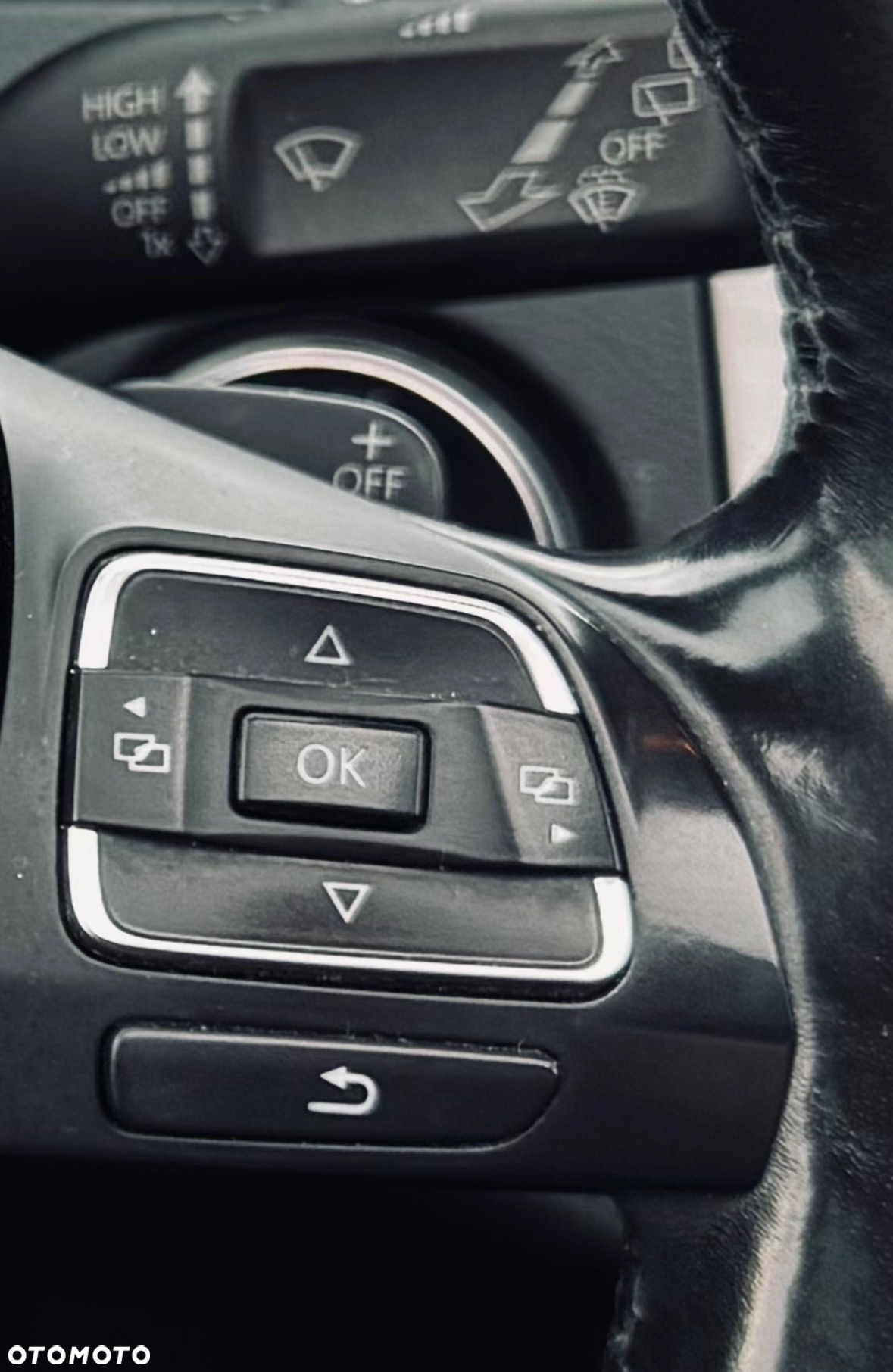 Volkswagen Passat Variant 2.0 TDI DSG BlueMotion Technology Highline - 22