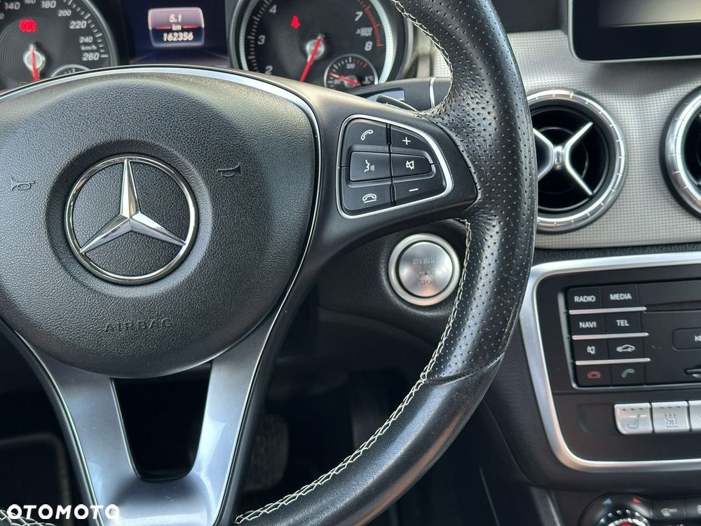 Mercedes-Benz CLA 220 4-Matic Urban - 21